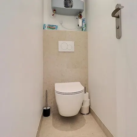 Beautiful Renovated Two-bedroom -